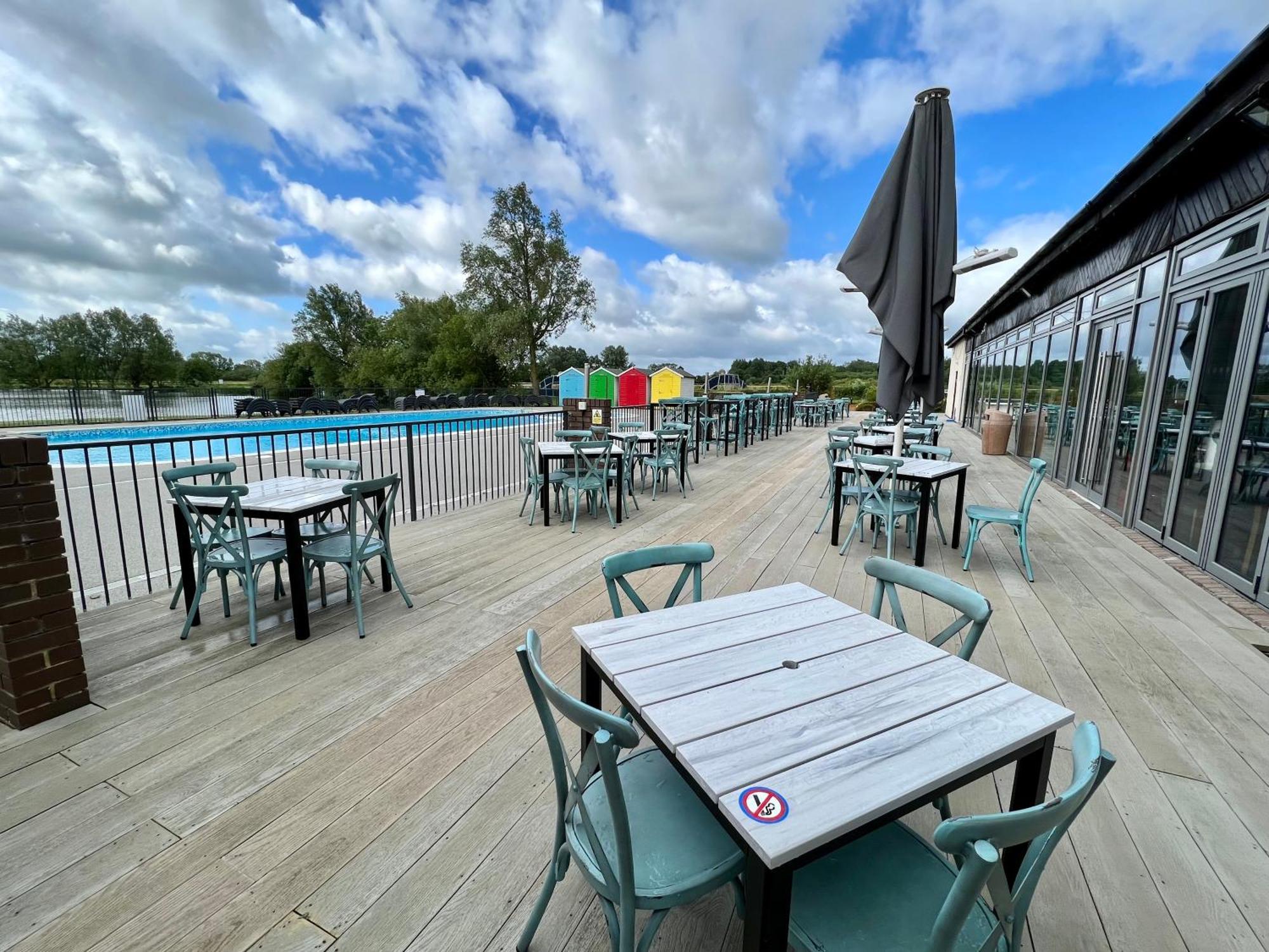 Reeds View Holiday Lodge South Cerney Exterior foto